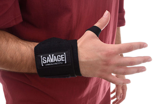 gewichtheber wrist wraps on a hand, showcasing the secure fit and savage design for weightlifting support.