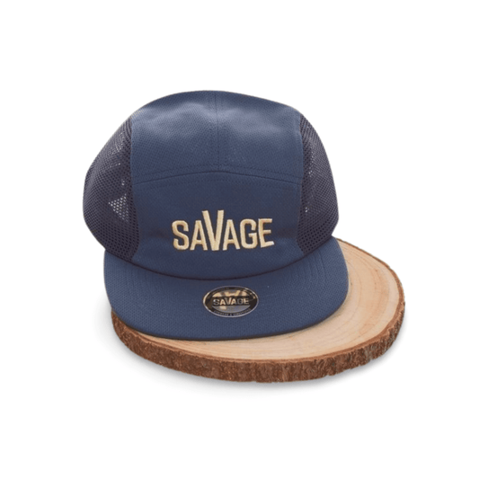 MESH SNAPBACK GYM CAP SAVAGE STYLE on a wooden surface, designed for style and comfort during workouts.